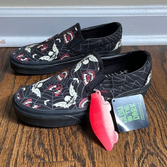 NWT Vans Classic Slip On Terror Spiderwebs Skulls Vampire Glow In the Dark - Picture 1 of 5